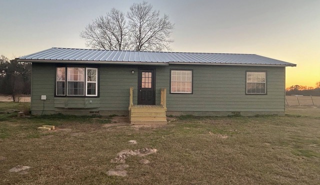 Ranch House. 3-bedroom house in beautiful Pittsburg, peaceful country setting