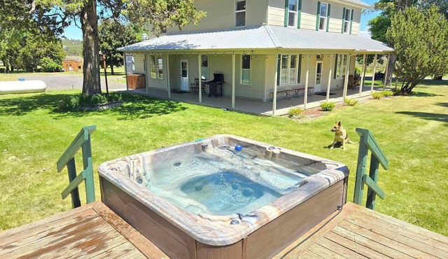 Ranch House: 5-Bedroom Ranch House w/Fishing, Trail Rides, Hot Tub and Hiking!