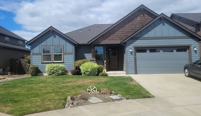 Ranch house in a clean quiet neighborhood near Ilani Casino and Wildlife Refuge