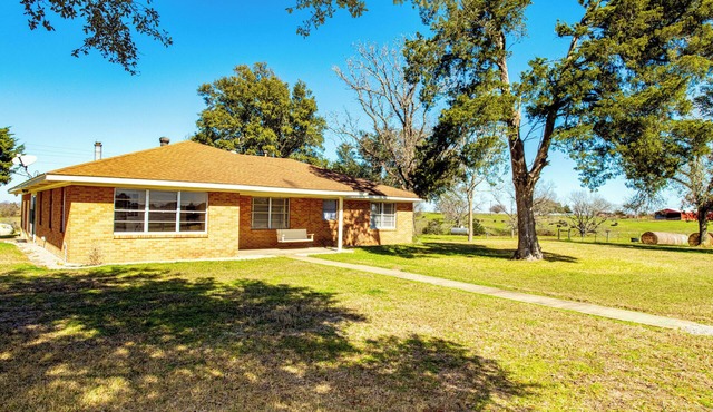 Ranch house in historic Washington, Texas. Wide, open country views