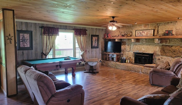 Ranch House on 750 acres near Niangua River