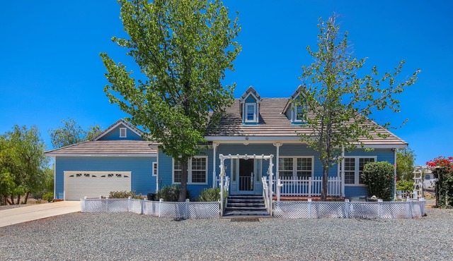 Ranch house/pool and spa/minutes to wineries/Watch hot balloon