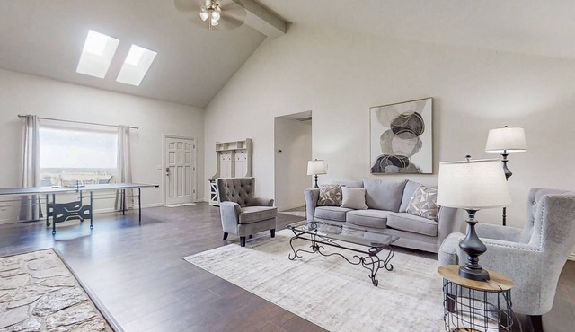 Ranch life experience with private pool and washer/dryer