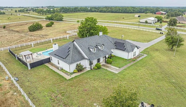 Ranch Living: Resort-Like Amenities,Pool & Firepit