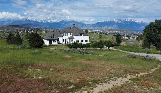 Ranch Mansion 6 Acres & 360 Mnt Views & Hiking!