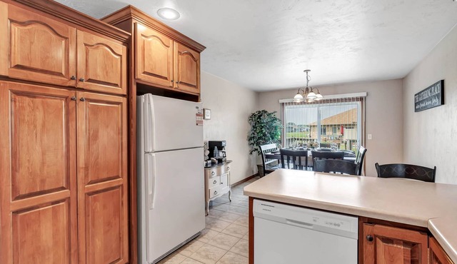 Ranch Modern Duplex 3BR Home in Green Bay, Sleeps 8