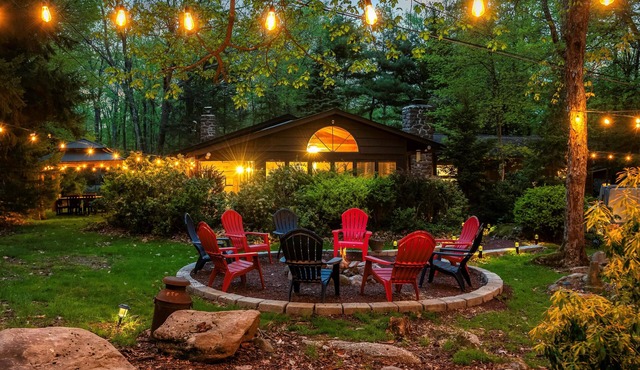 Ranch on Greenwood: Hot tub , fire pits, kayaks, Rafts, Bikes