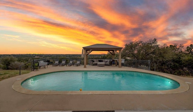 Ranch Retreat: Amenities Galore!