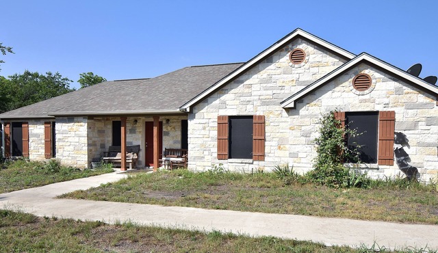 Ranch Stlye open floor plan, w/hottub
