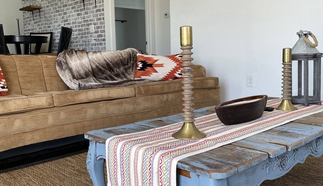 Ranch Style GuestHouse w Pool Access Close to NAT’L PARKS