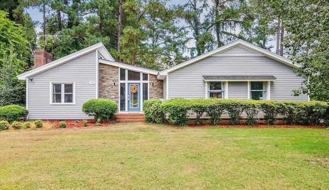 Ranch style home minutes from Campbell University and from Cape Fear Adventures.