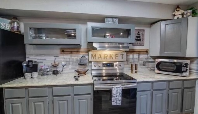 Ranch Style house in the City ! Nice and Spacious!