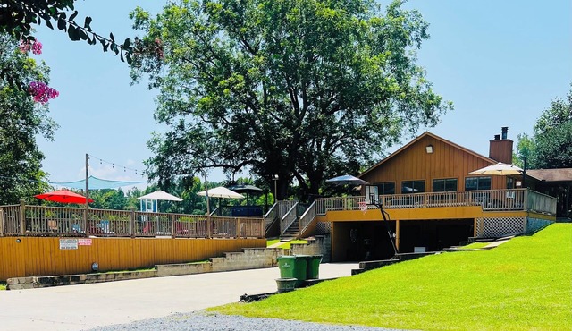 Ranch-Style Oasis: Private CozyXscape with Pool & Fire Pits sleeps 10