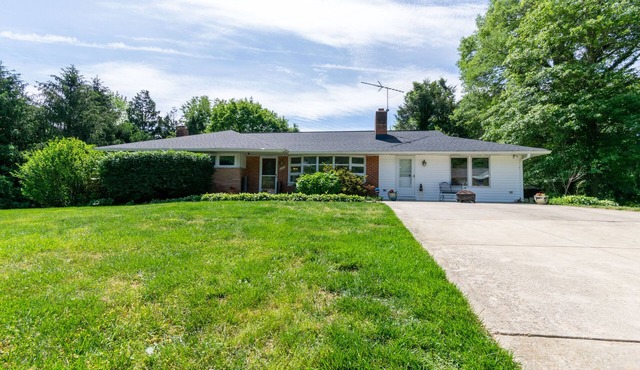 Rancher, pets welcome, Wash/Balt/Annplis family friendly Pool table, deck, river