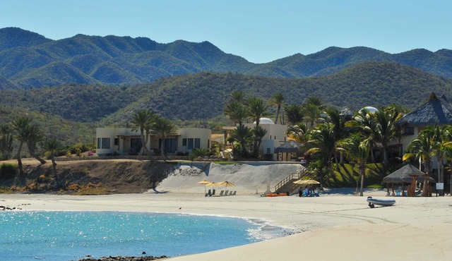 Rancho de Costa: One-of-a-Kind Beachfront Estate on the Bay of Dreams