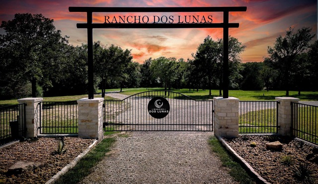 Rancho Dos LunasnNewly renovated 40 acre ranch only 14 miles from Texas A&M