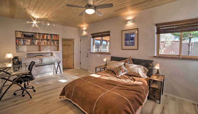 Ranchos de Taos Casita by Downtown & Trails!