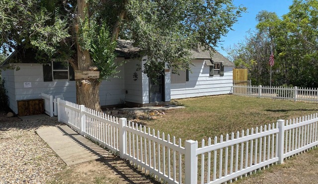 Ranger Dave's Historical Cabins, 15 miles to Bryce 3 bedrooms 2 baths