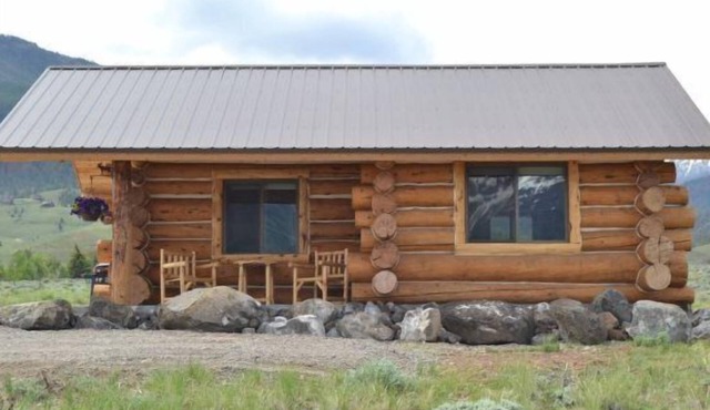 Rangers Cabin- Couples Retreat, on the way to Yellowstone!