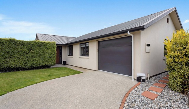 Rangi Marie - Alexandra Holiday Home