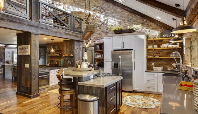 Ranked #1 by VRBO in Flagstaff for 4 years! AC, Pets and Hot Tub!
