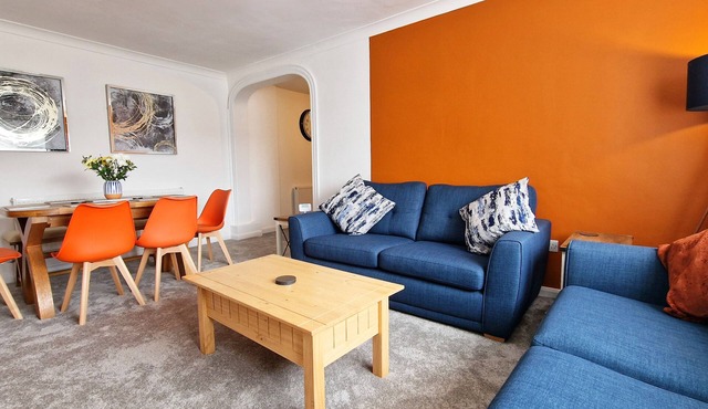 Ransdale Cottage - a cottage that sleeps 6 guests in 3 bedrooms