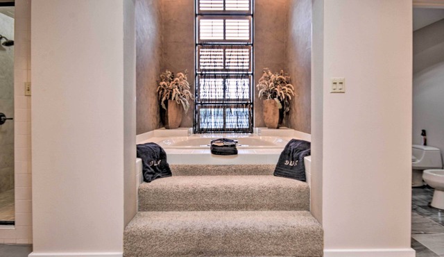 Ransom Canyon Villa w/Pool - Steps to Lake!