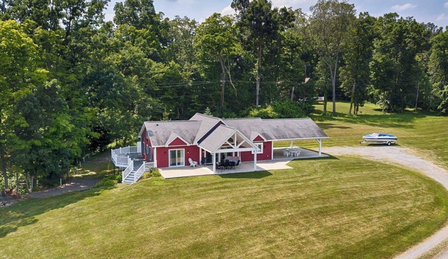 Rapalee Retreat - Wine and Lake Lovers Take Notice!