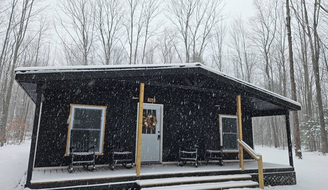 Rapid River Retreat Cottage - 3 Bed, 2 Bath, 2.5 acres, & Hot Tub