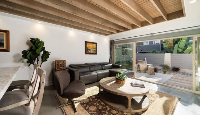 Rare 10 bedroom property, newly remodeled, centrally located with a huge outdoor living space.