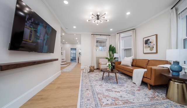 Rare 10BR Duplex Free Private Parking Sleeps 30+