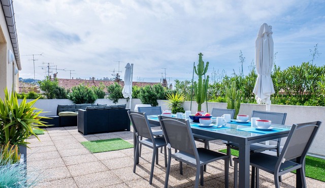 RARE! 120m² ROOFTOP 5-minute walk to downtown