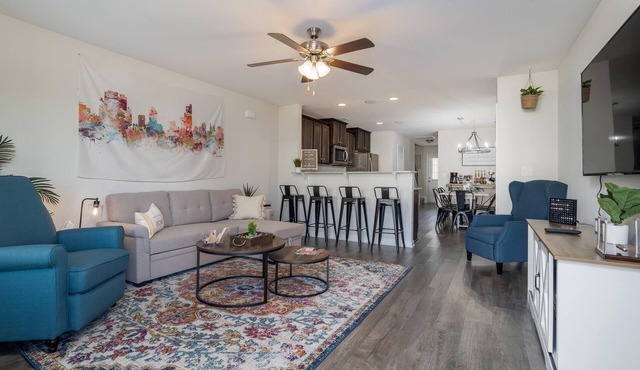 Rare 3️⃣ Bath! Family Friendly Townhome Near Everything. Fire Pit and Water View