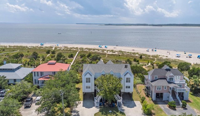 RARE 6 bedroom, 4 bath OCEANFRONT home, wonderful views & breathtaking sunsets!