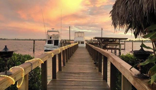 Rare! Adorable Cottage on Snead Island, Fish Dock,Tiki & Bch 250 ft. away. Pets