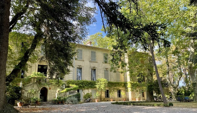 Rare. An oasis of freshness at the gates of Carcassonne pool and shaded park.nn