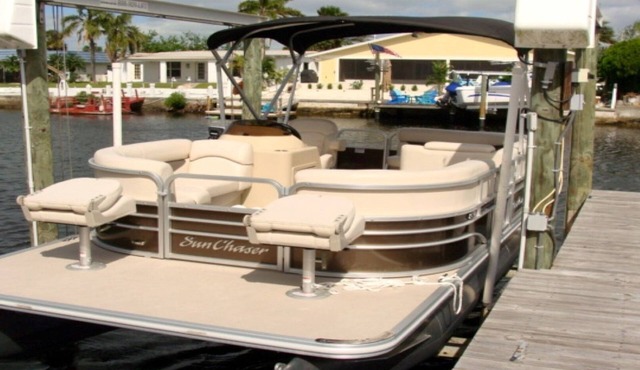Rare April 11-18 cancellation.Reduced rate and Free pontoon boat for your stay.