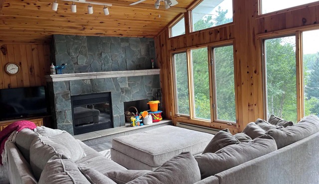 Rare Beachfront Cabin in Clearwater Bay, only 25 min from Kenora. Pet friendly!