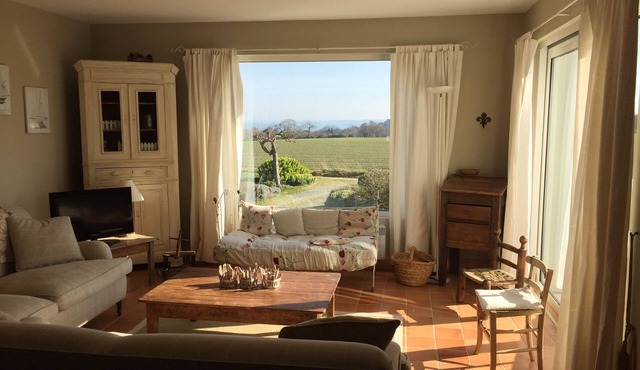 Rare: Charming villa sleeps 8 with sea and country views