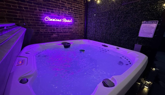 Rare Cleveland Apt: Heart of Little Italy! With Sauna & Hot Tub!