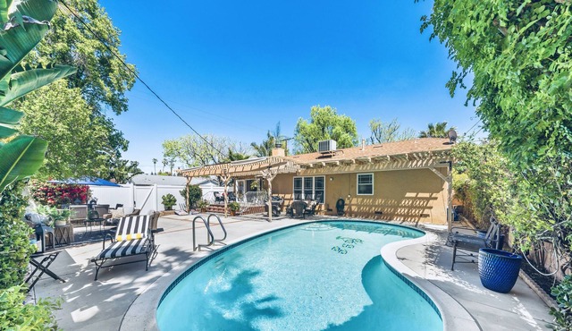 RARE DEAL New Beautiful 3 Bedroom/Heated Pool/Barbeque