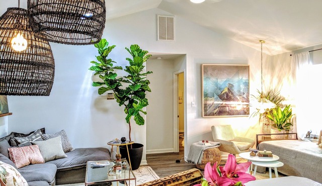 RARE⭐️DownTown Matthews ❤️Walk to Shops Restaurants Hiking❤️20 min to Charlotte