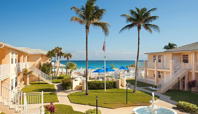 RARE FIND! Beach Front Resort at Gulf Stream Sleeps 2-4 with pool, hot tub, BBQ