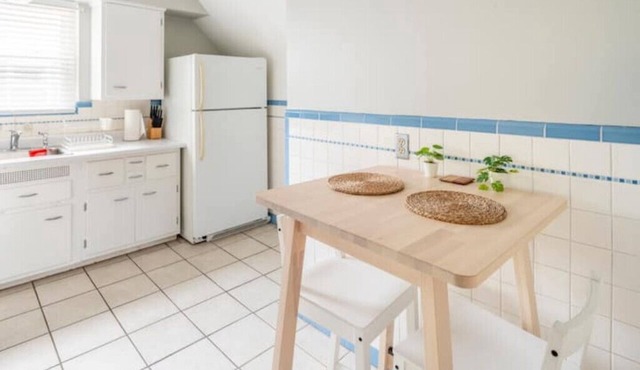 Rare Find Cozy 2 Bedroom Close to Downtownn