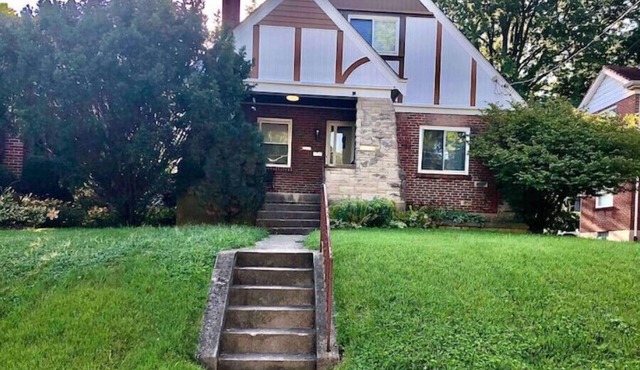 Rare Find Cozy Apartment Close to Downtownn