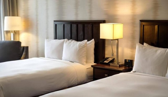 Rare Find! Four Relaxing Units, Pool, Free Parking, Near AT&T Stadium