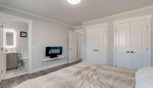 Rare Find fully renovated 6 bedroom 3 bath and both levels