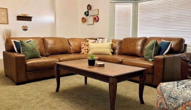 *RARE FIND* GREAT LOCATION*BREWSTER PARK*GAMEROOM*