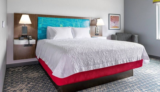 Rare Find! Indoor Pool, Free Parking, Free Full Breakfast, Near Oregon Zoo