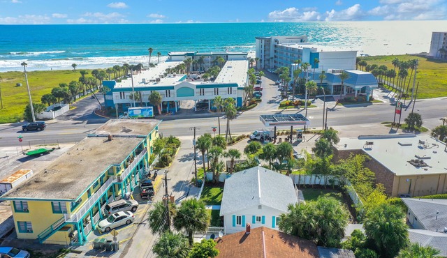 Rare Find, Ocean across street, Ample Parking, Restaurants, Murals in Home!